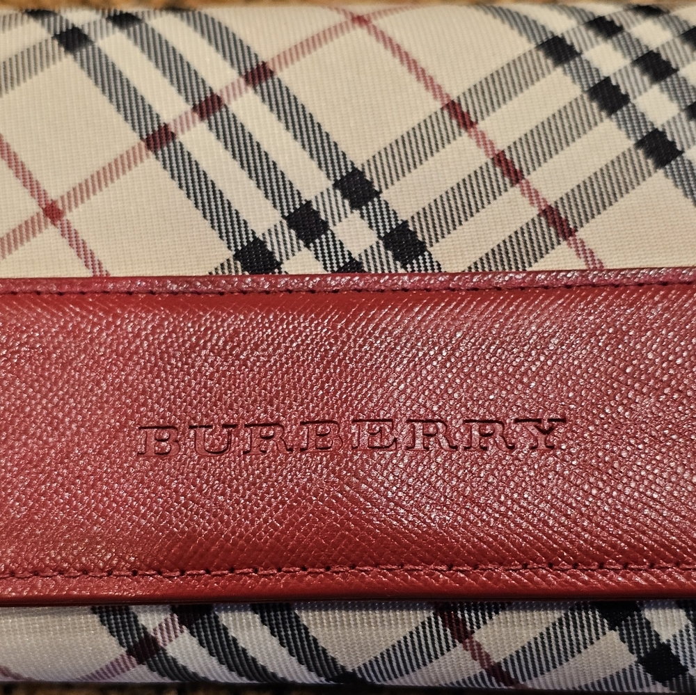 Burberry Beige and Red Plaid Clutch/Wallet with Kiss Lock (EUC) - Picture 2 of 6